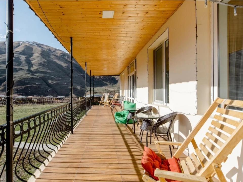 Cozy Hotel Kazbegi Exteriör bild